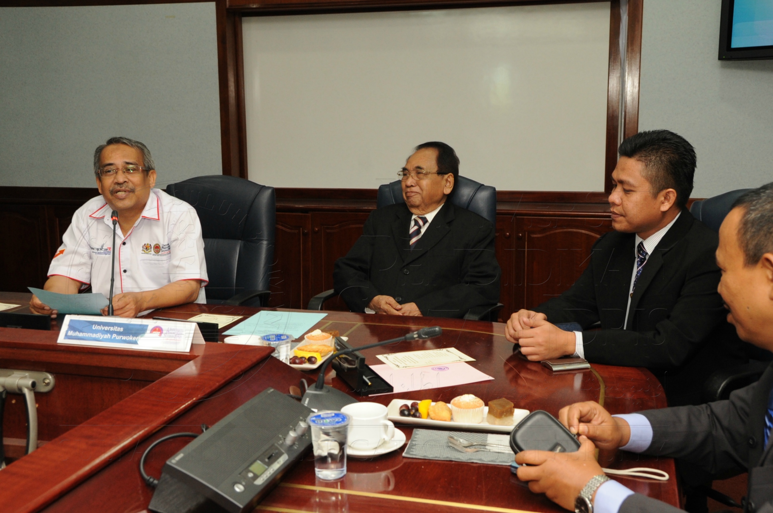  PRO16 6 Mou HAS 7928